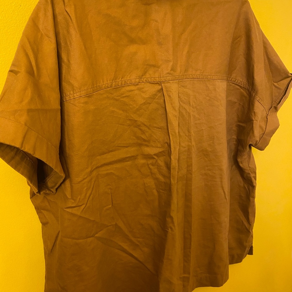Universal Thread Button Up - Picture 5 of 6